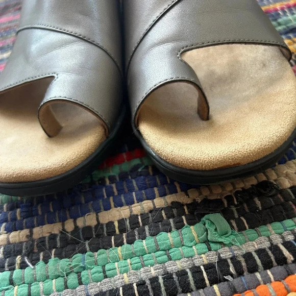 EUC like new Trotter size 7 sandal. Silver. The footbeds are new. The *best shoe - Picture 4 of 16